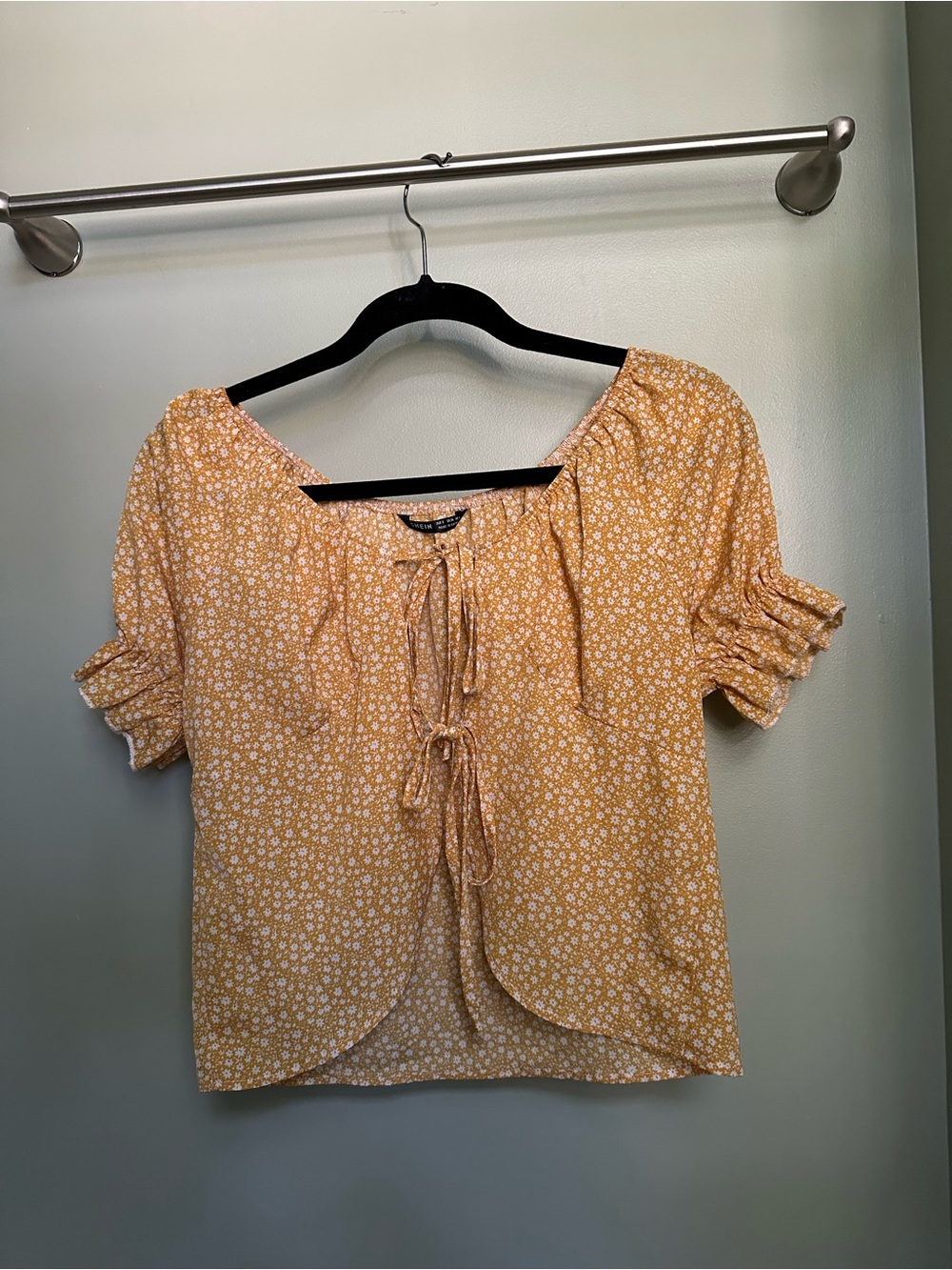SHEIN Yellow Floral Tie-Front Puff Sleeve Top